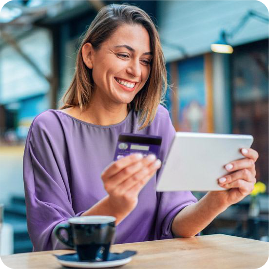 Cliente solicitando su avance de dinero en efectivo
